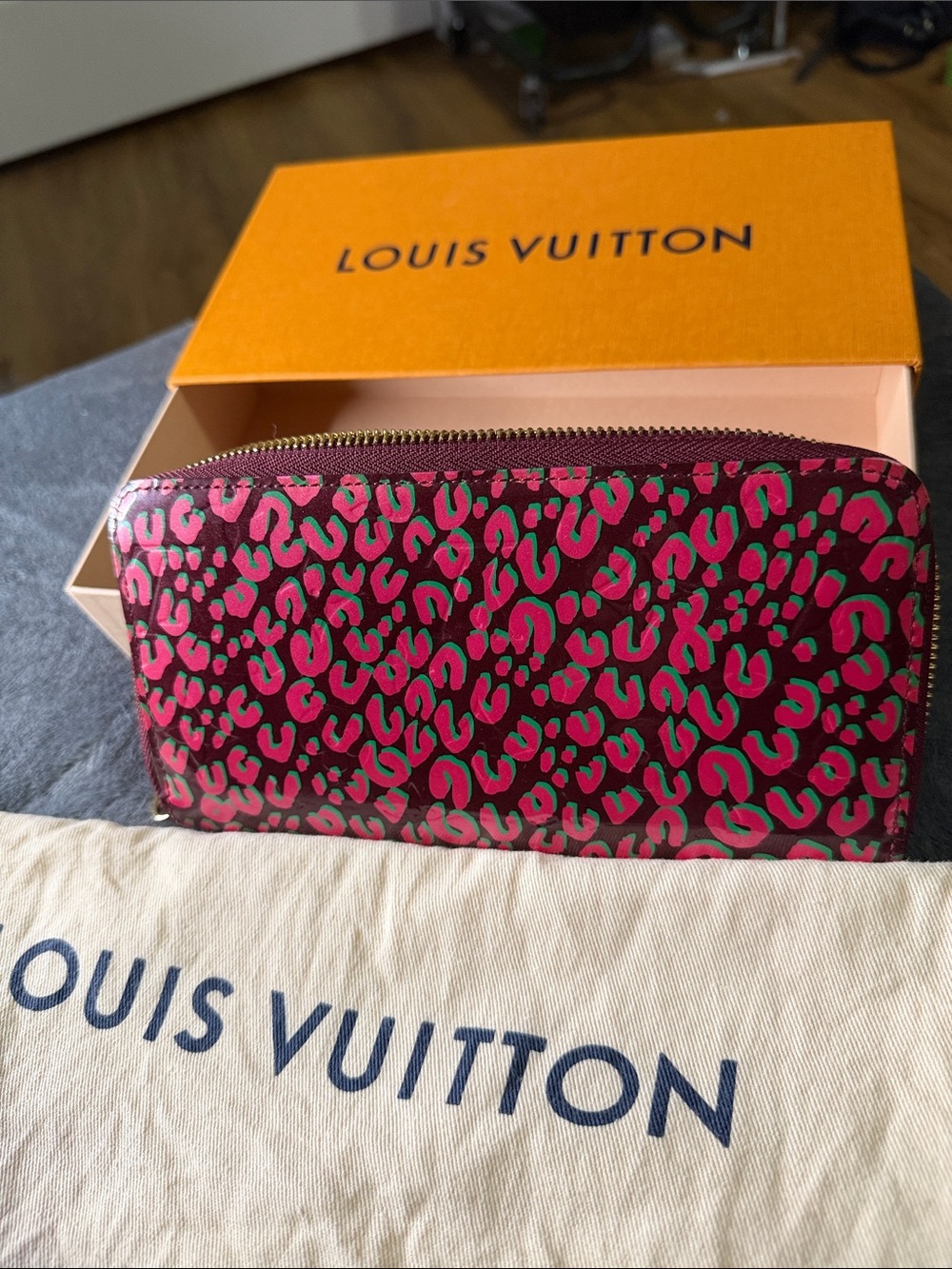 Louis Vuitton Rouge Leopard Print Vernis Zip-Around Wallet - Picture 3 of 8